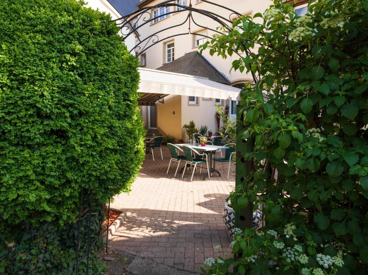 Hotel - Restaurant " Victor Hugo" วีองเดน ภายนอก รูปภาพ