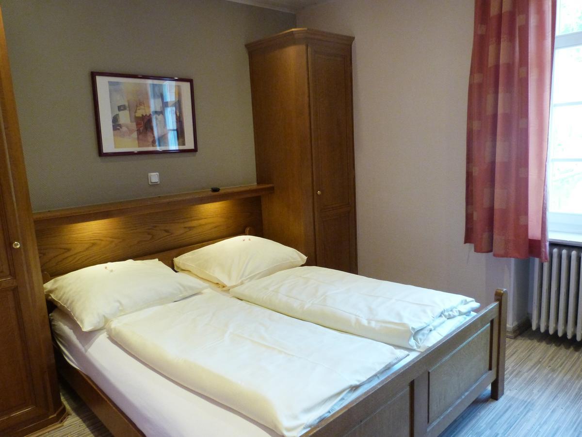 Hotel - Restaurant " Victor Hugo" วีองเดน ภายนอก รูปภาพ