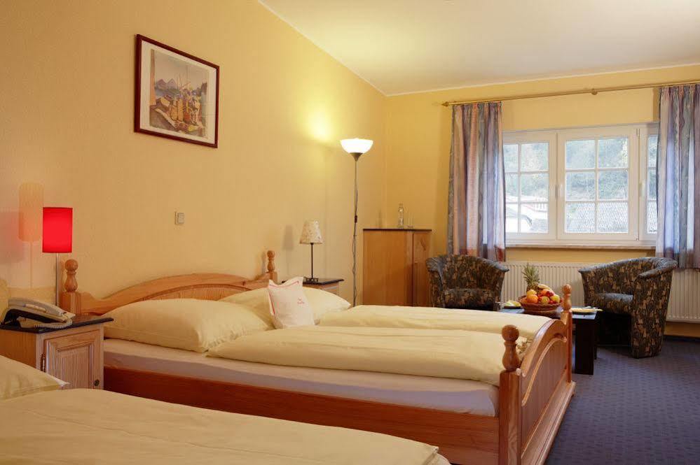 Hotel - Restaurant " Victor Hugo" วีองเดน ภายนอก รูปภาพ
